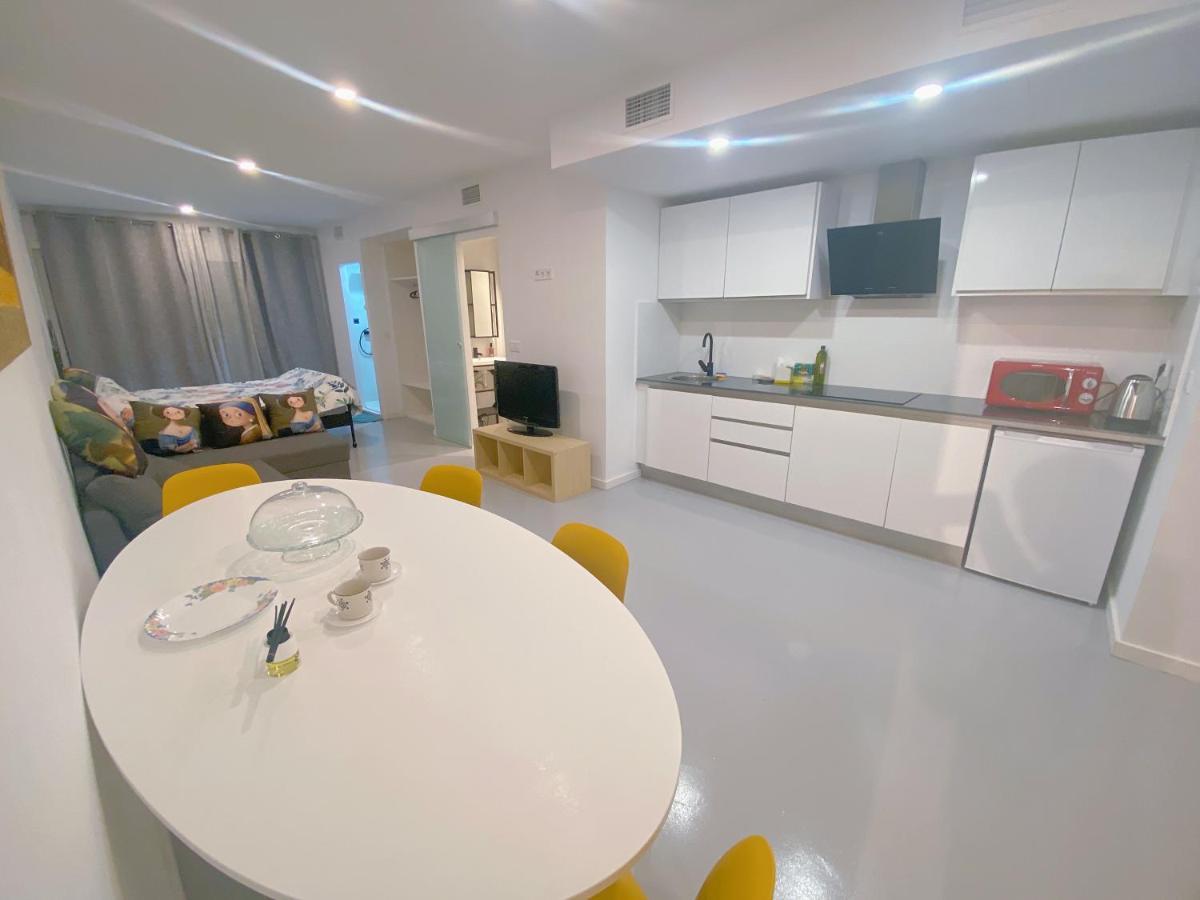 Hug Hotel2022 El Carrer del Canonge Extérieur photo